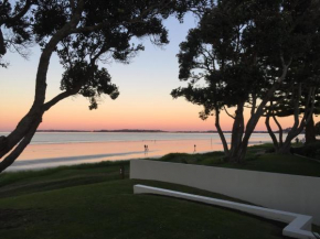 Отель Orewa Beachfront Haven  Oрeвa